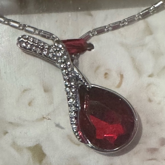Red Crystal Tear Drop Silver Heart Necklace - Picture 1 of 3